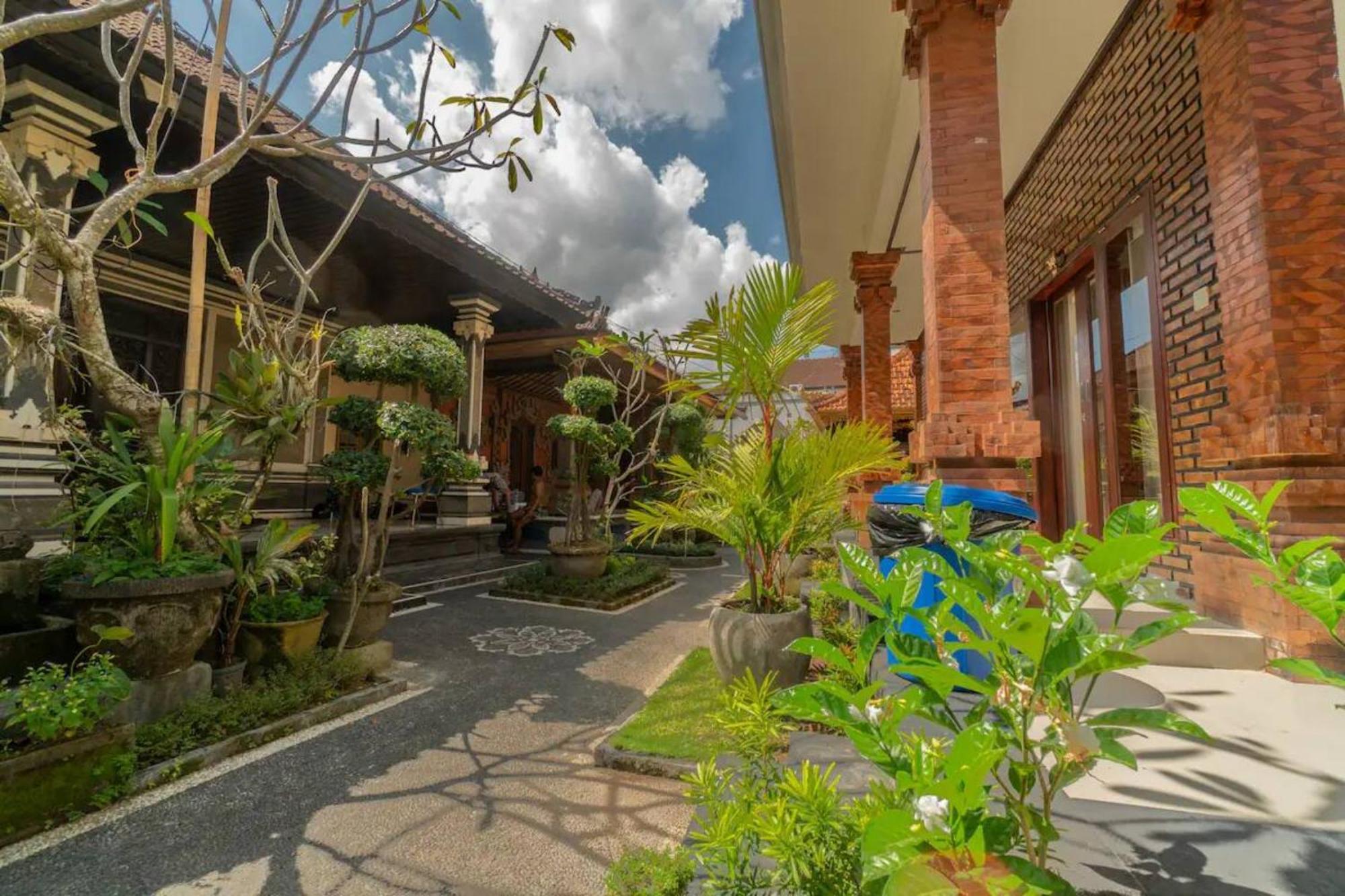 Pondok Lulik Homestay Canggu Exterior photo
